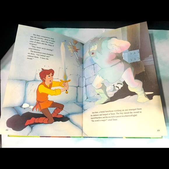 WALT DISNEY PICTURES 1990 THE BLACK CAULDRON BOOK - Picture 10 of 15